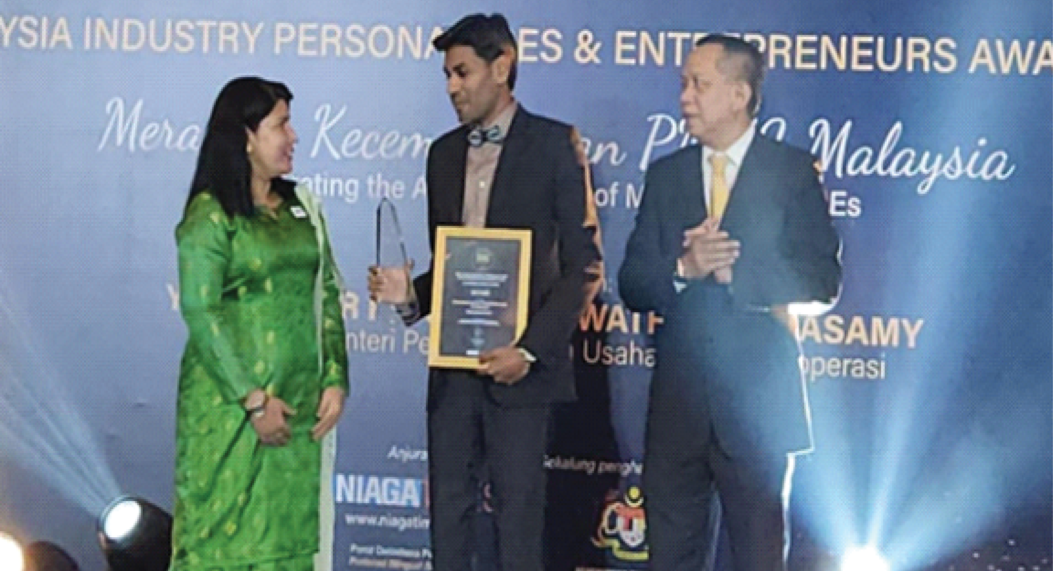 Niaga Times Award Trophy